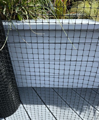 Black plastic fence mesh - plastic,